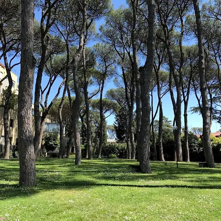 Spacious And Bright Flat In Appartement Rome