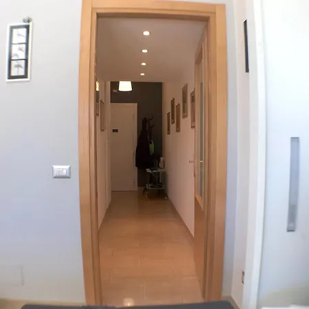 Spacious And Bright Flat In Apartment *